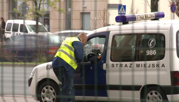 Wróżka i strażnik, któremu się kręci w głowie